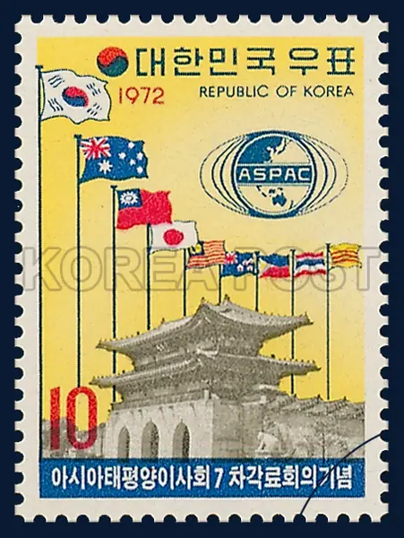 Gwanghwa Gate and National flags of member countries Single stamp