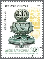 Celadon incense burner with openwork cloisonné pattern