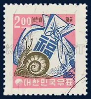 Snail and lucky pouch