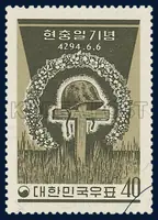 Wreath and steel helmet on a cross