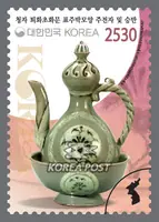 Celadon Gourd-shaped Teapot and Stand with Degraded Floral Pattern