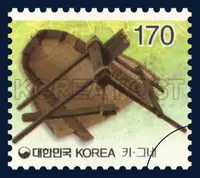 Traditional Korean farming equipment : winnow and thresher
