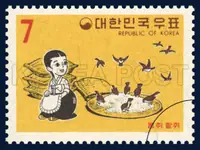 A flock of sparrows mill rice to hrlp Kongji