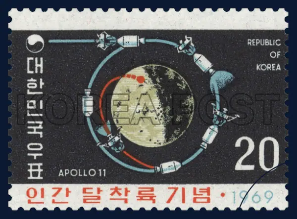 While the command module stays on the lunar orbit, the landing module ignites the descend engine Single stamp