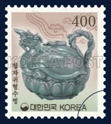 Celadon pitcher in the shape of a turtoise Single stamp